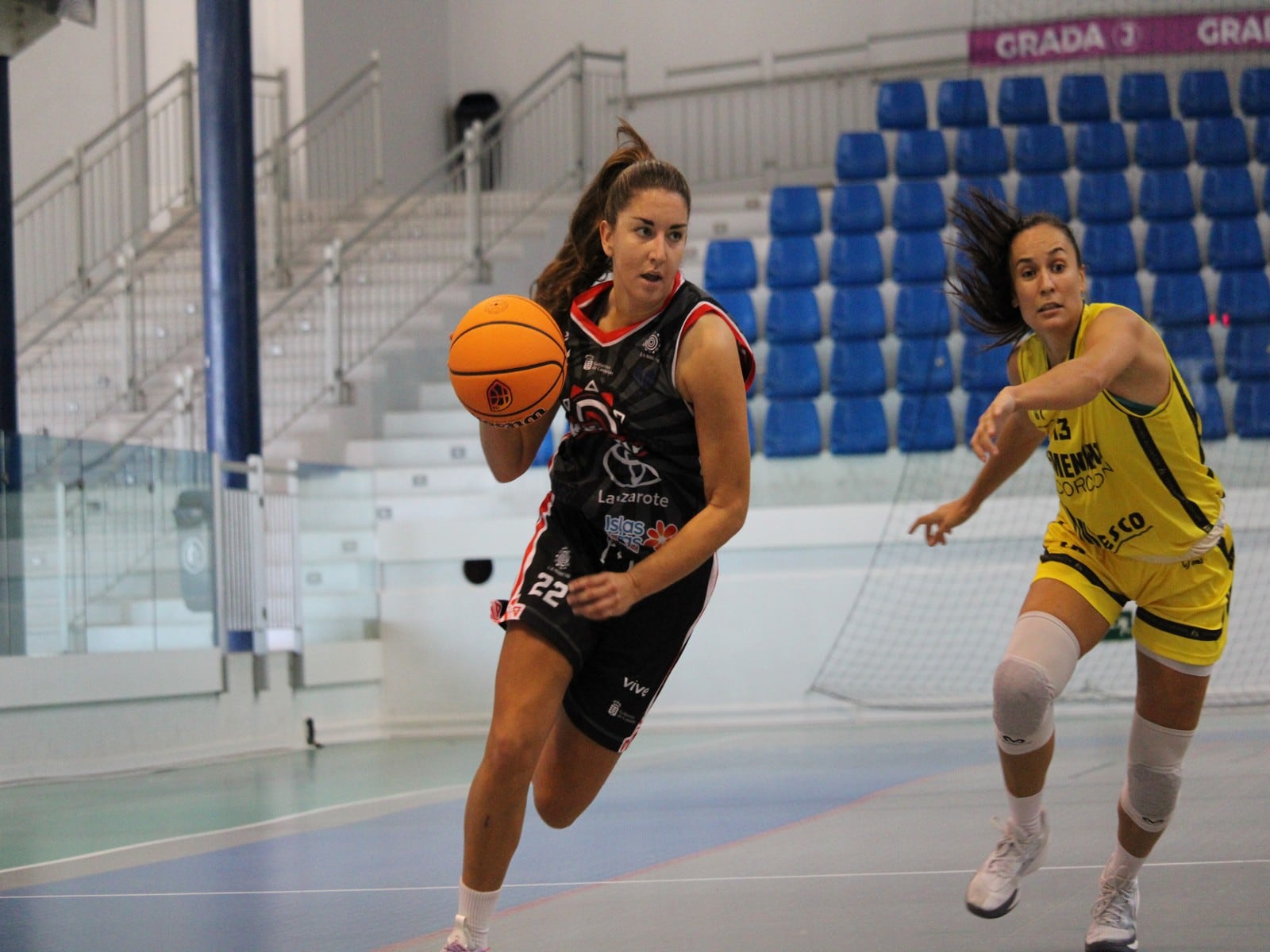 El Magec Tías cae ante el Alcorcón en un partido muy igualado (67-69).