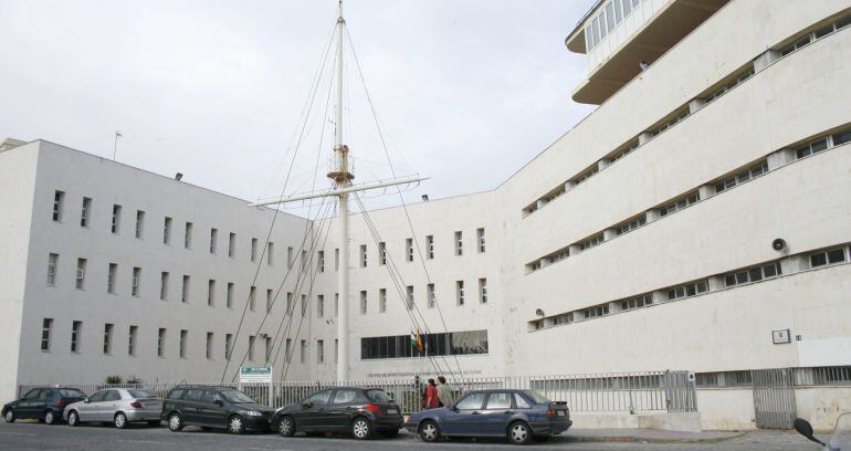 Fachada del edificio de Náuticas de Cádiz