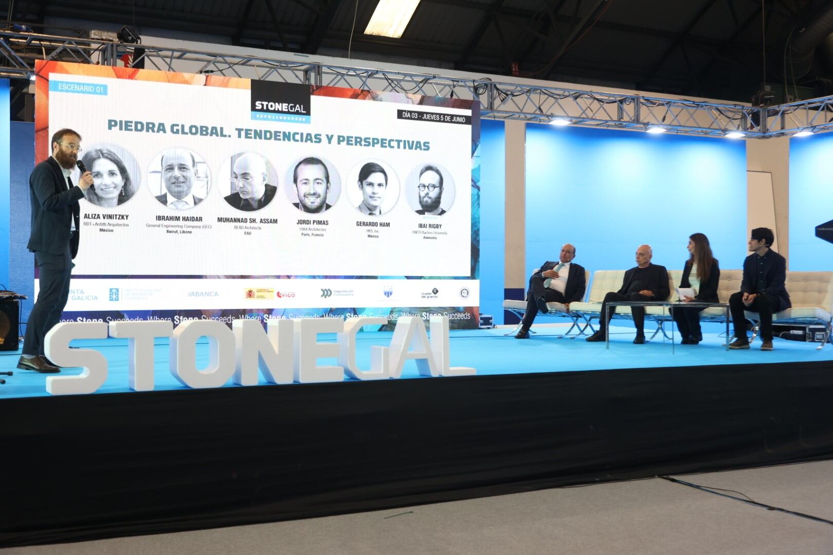 Mesa Internacional de Stonegal