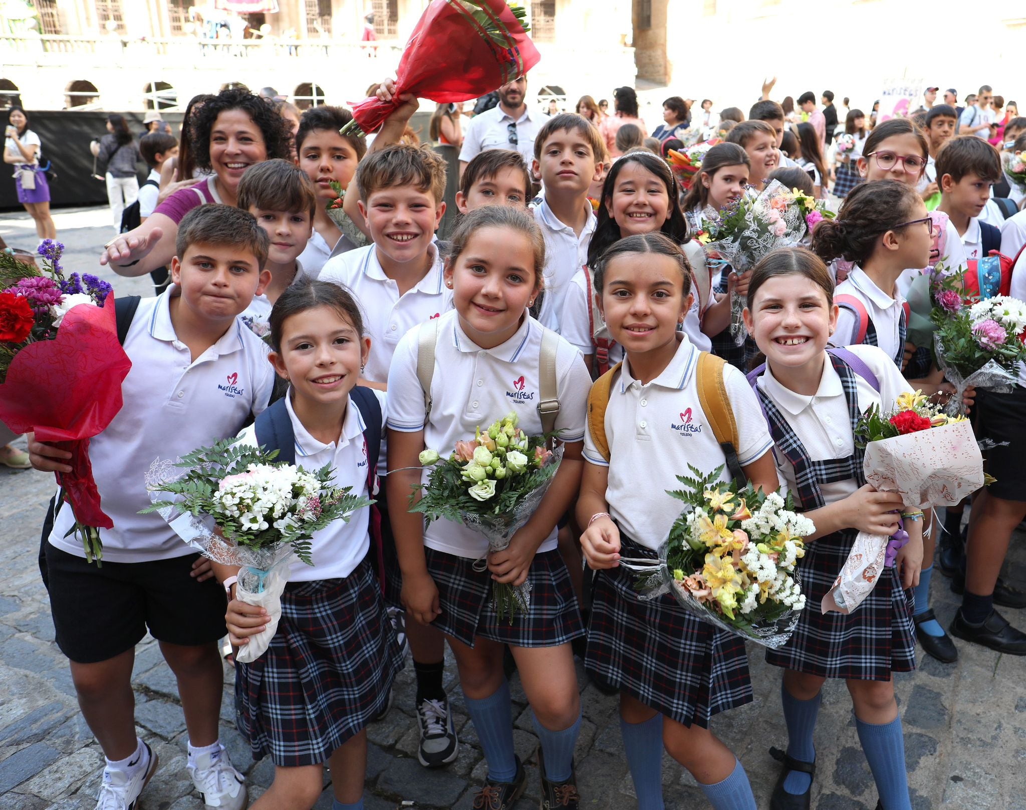 Niños en la ofrenda floral del Corpus de Toledo