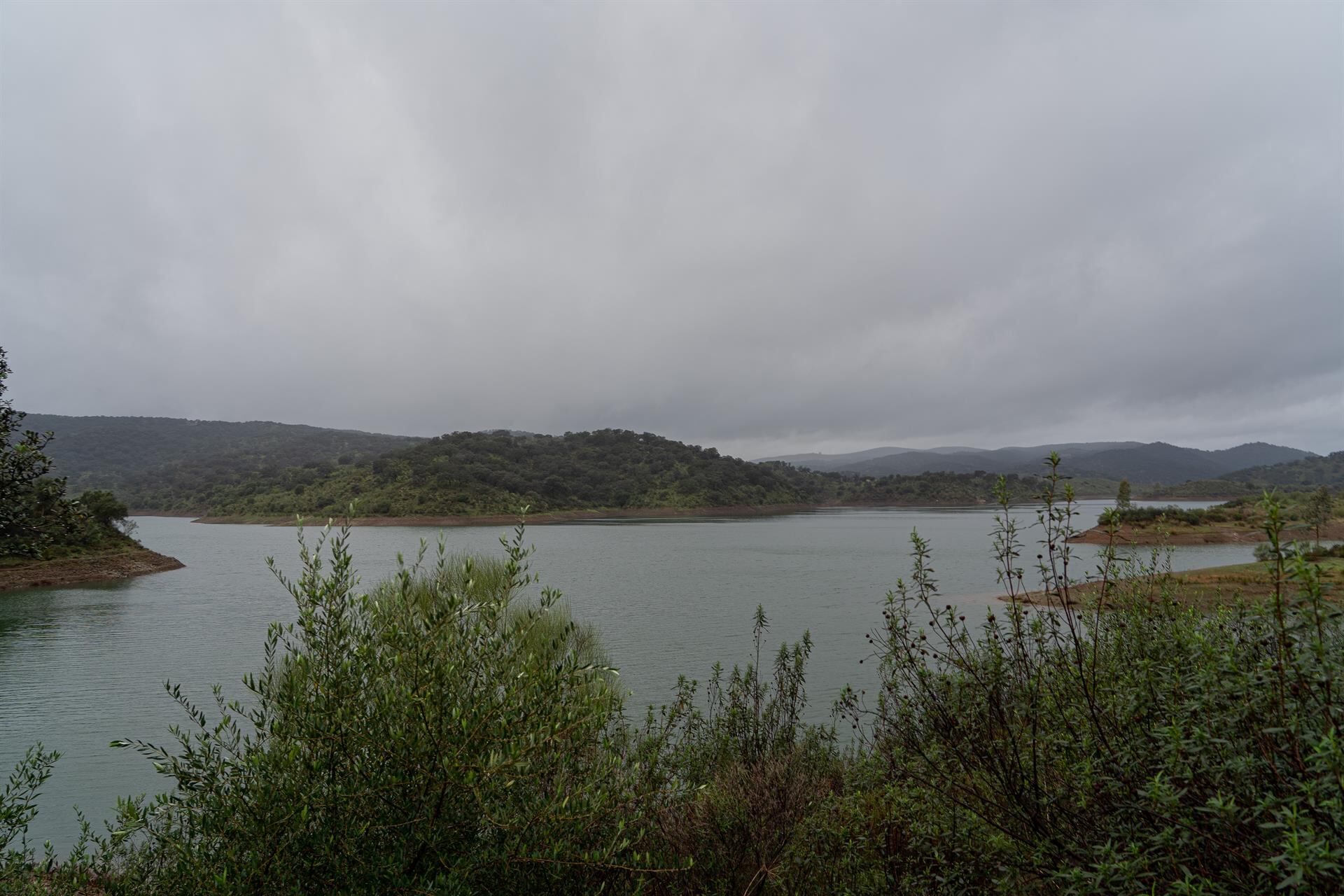 Vista del Pantano de la Minilla, embalse que suministra a la capital andaluza.