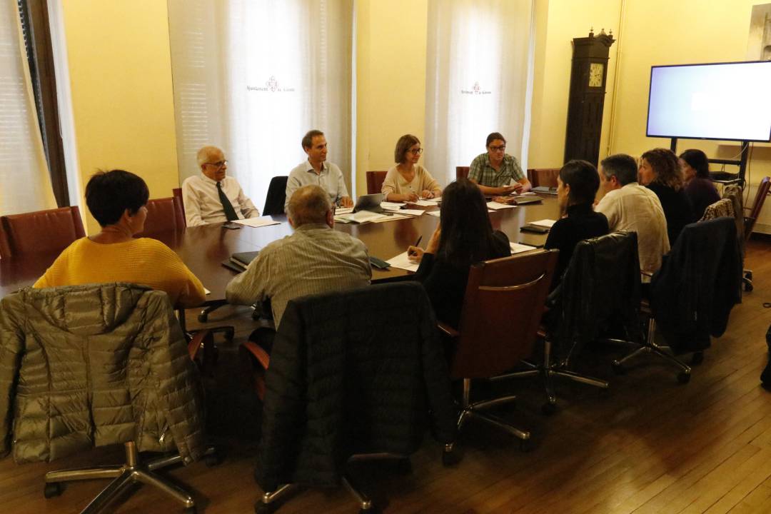 Pla general de la reunió institucional de la Comissió de l&#039;Abstenció de Girona amb representants municipals i de la Generalitat el 15 d&#039;octubre de 2018 (Horitzontal)