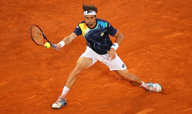 Ferrer devuelve una bola durante las semifinales de Madrid