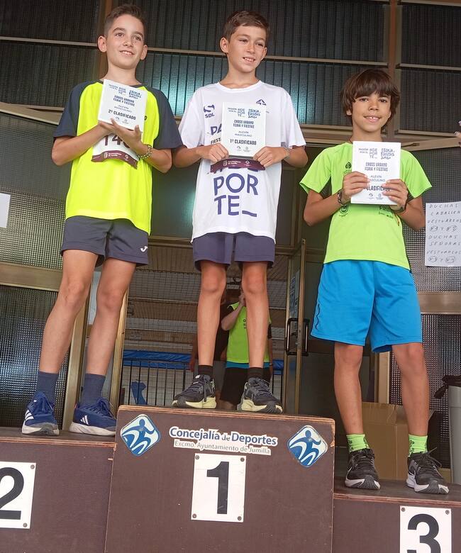 Víctor Alcaina subió al podio en Jumilla