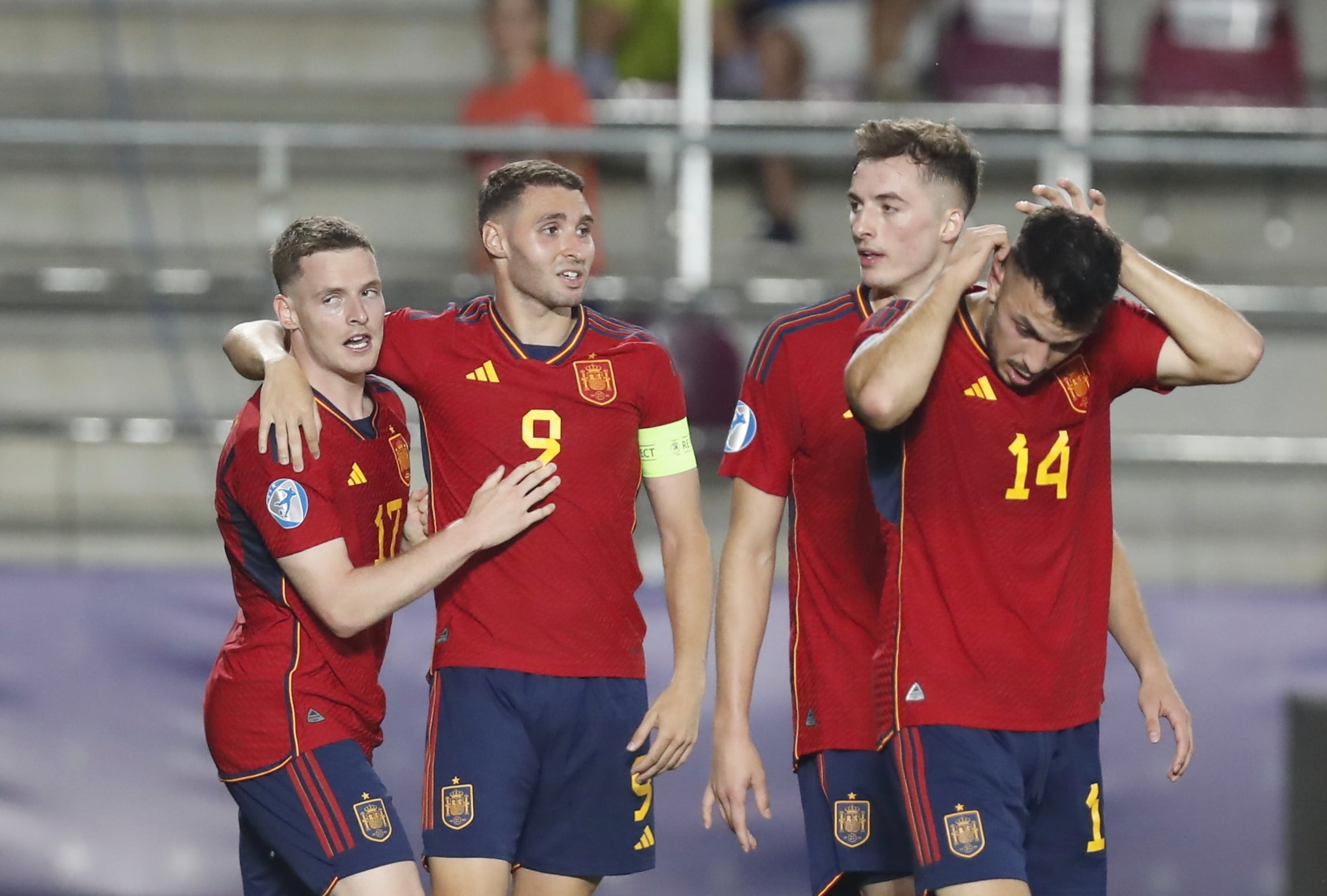 Bucharest (Romania), 30/06/2023.- Spain&#039;Äôs Sergio Gomez (L) celebrates with his teammates after scoring the opening goal during the UEFA Under-21 Championship quarter final match between Spain and Switzerland in Bucharest, Romania, 01 July 2023. (Rumanía, España, Suiza, Bucarest) EFE/EPA/ROBERT GHEMENT
