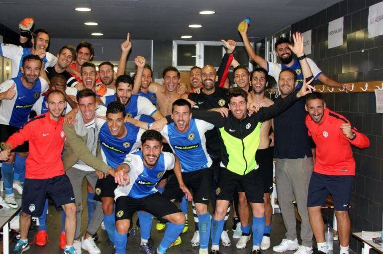 Celebración del equipo tras eliminar al Cornellà