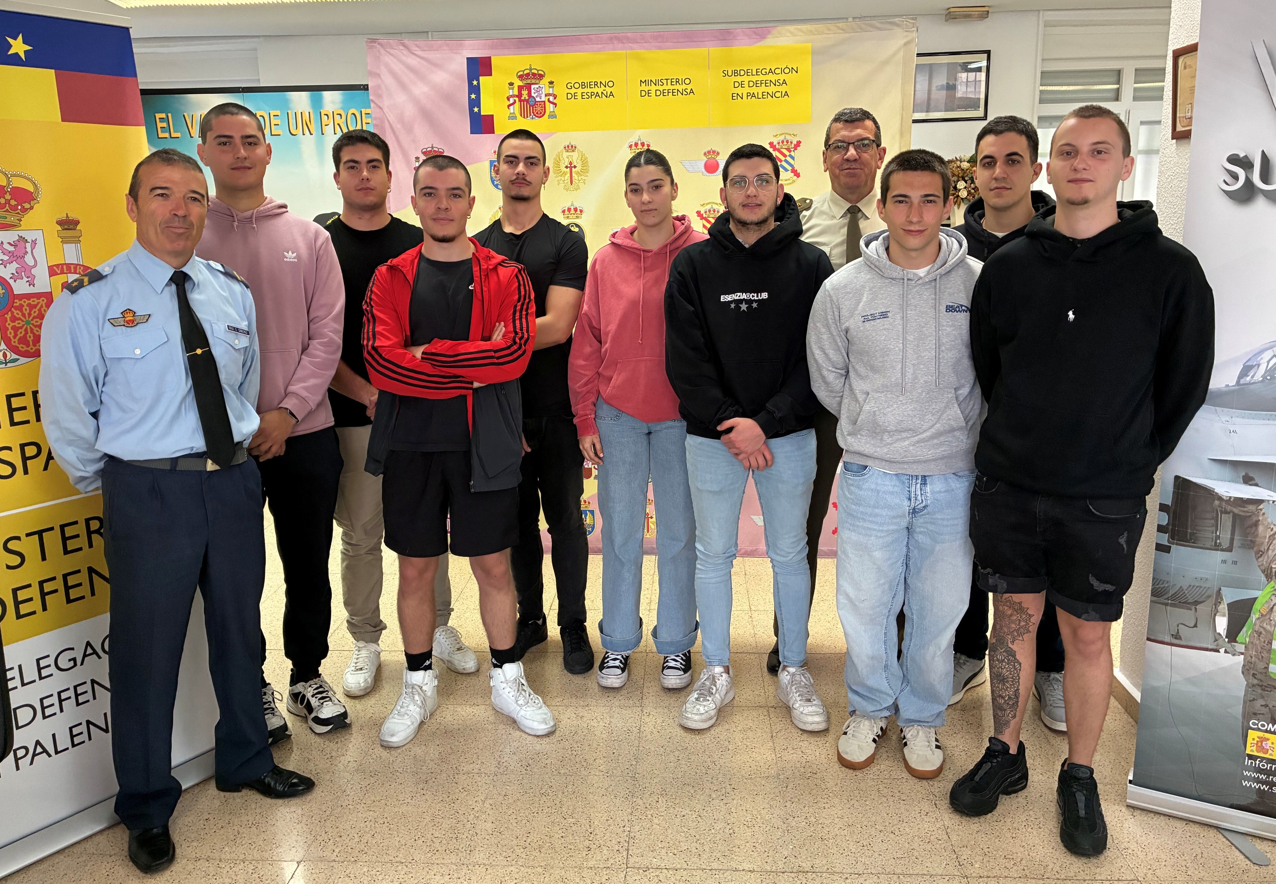 Diez jóvenes palentinos superan las pruebas de acceso a militar de tropa y marinería