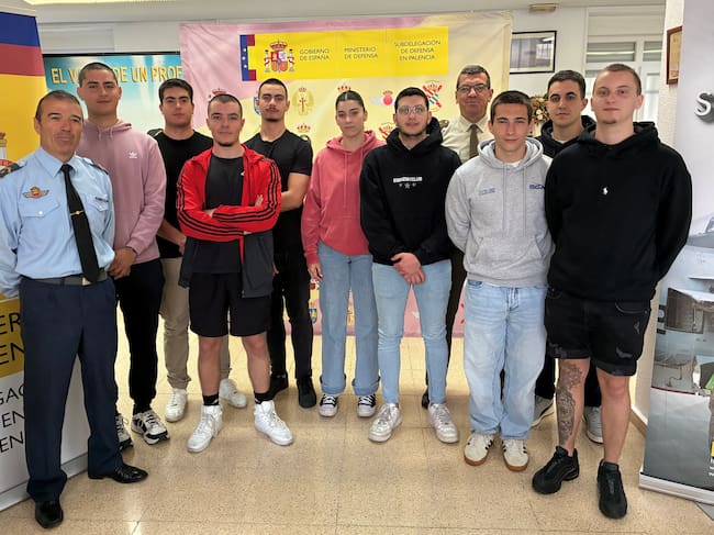 Diez jóvenes palentinos superan las pruebas de acceso a militar de tropa y marinería