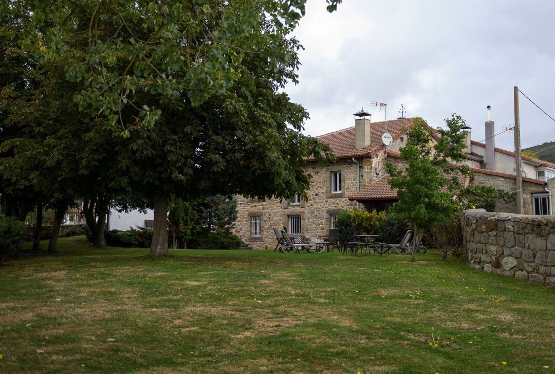 Una casa rural cerca del embalse del Ebro, en la localidad cántabra de Orzales