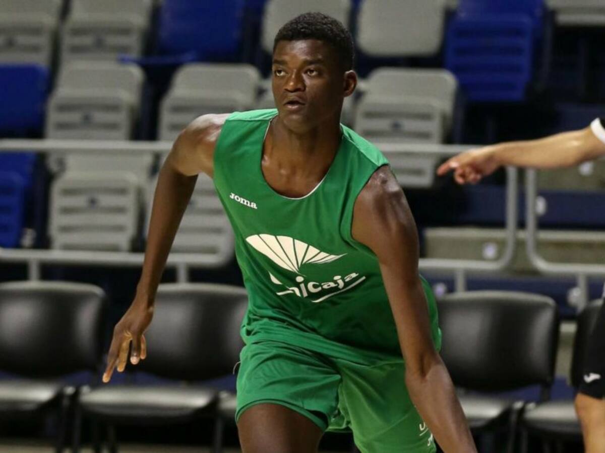 La FIBA le da la razón al Unicaja en el caso de Yannick Nzosa