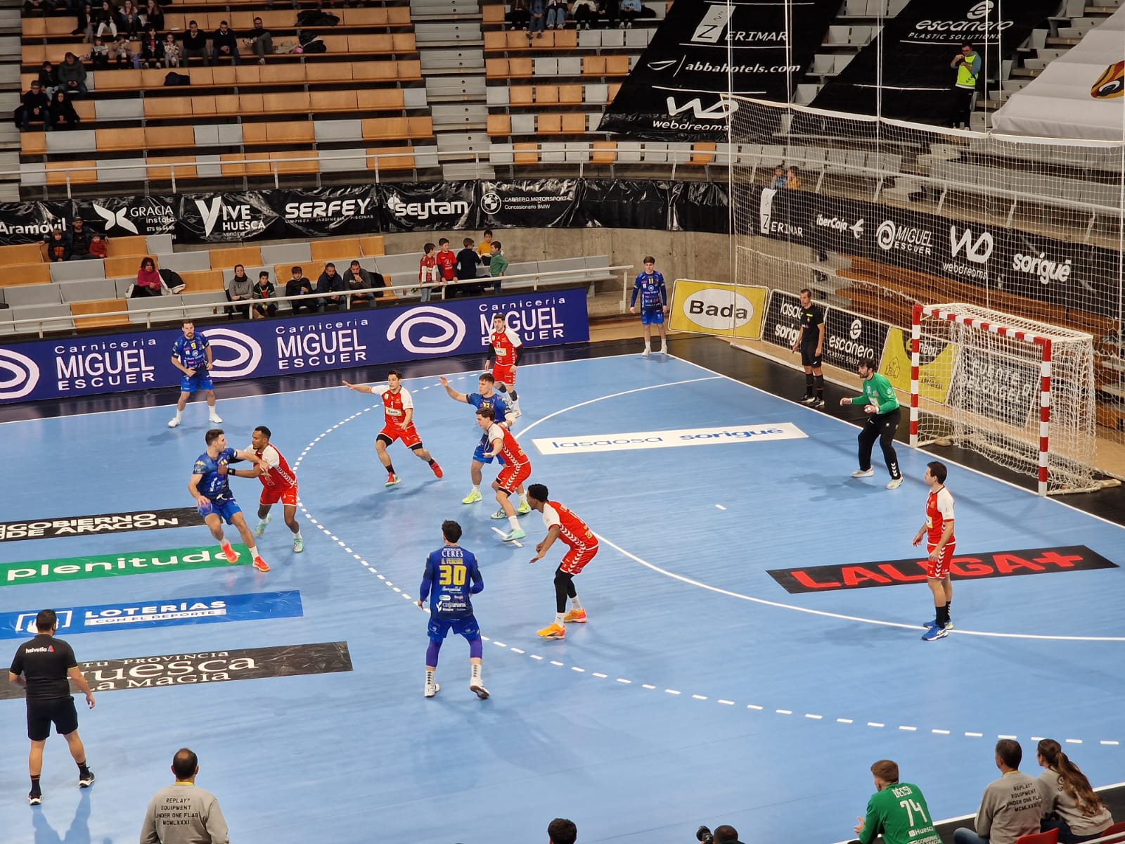 Imagen del partido entre el Tubos Aranda y el Balonmano Huesca