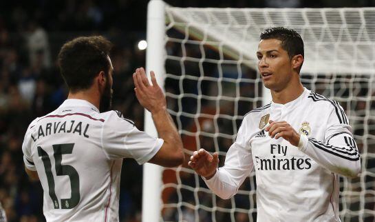 Cristiano celebra un gol en el Bernabéu con Carvajal