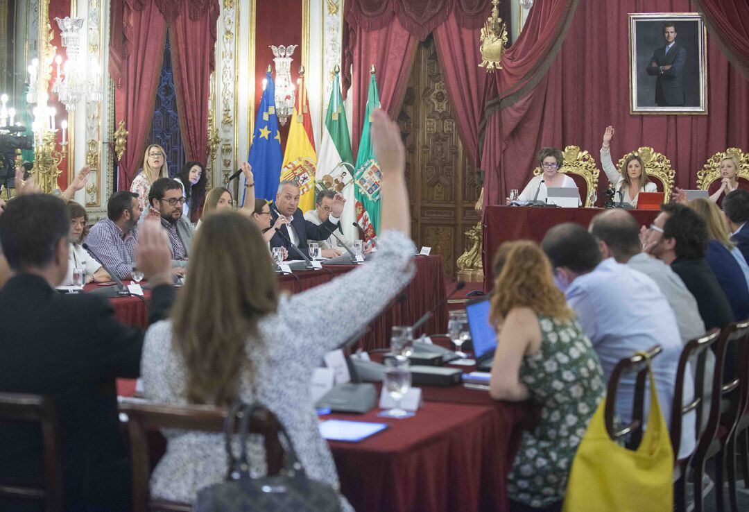 Momento de la votación para la subida salarial