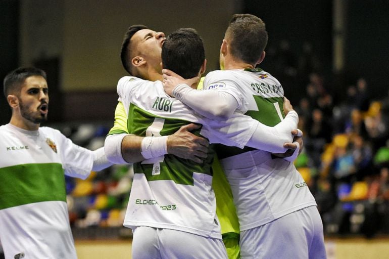 Los jugadores del Elche C.F. Sala celebran un gol en la victoria ante el Lugo