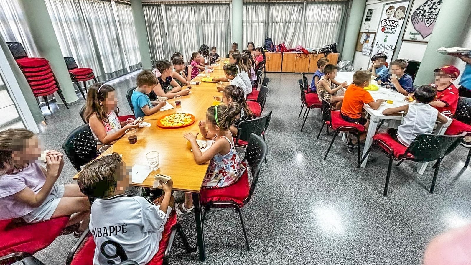 Niños y niñas eldenses disfrutan de la Escuela de Verano de los Barrios