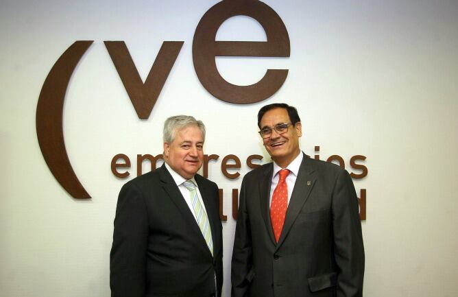 Manuel Soler y el empresario Eliécer Villar, galardonado con el Cecale de Oro