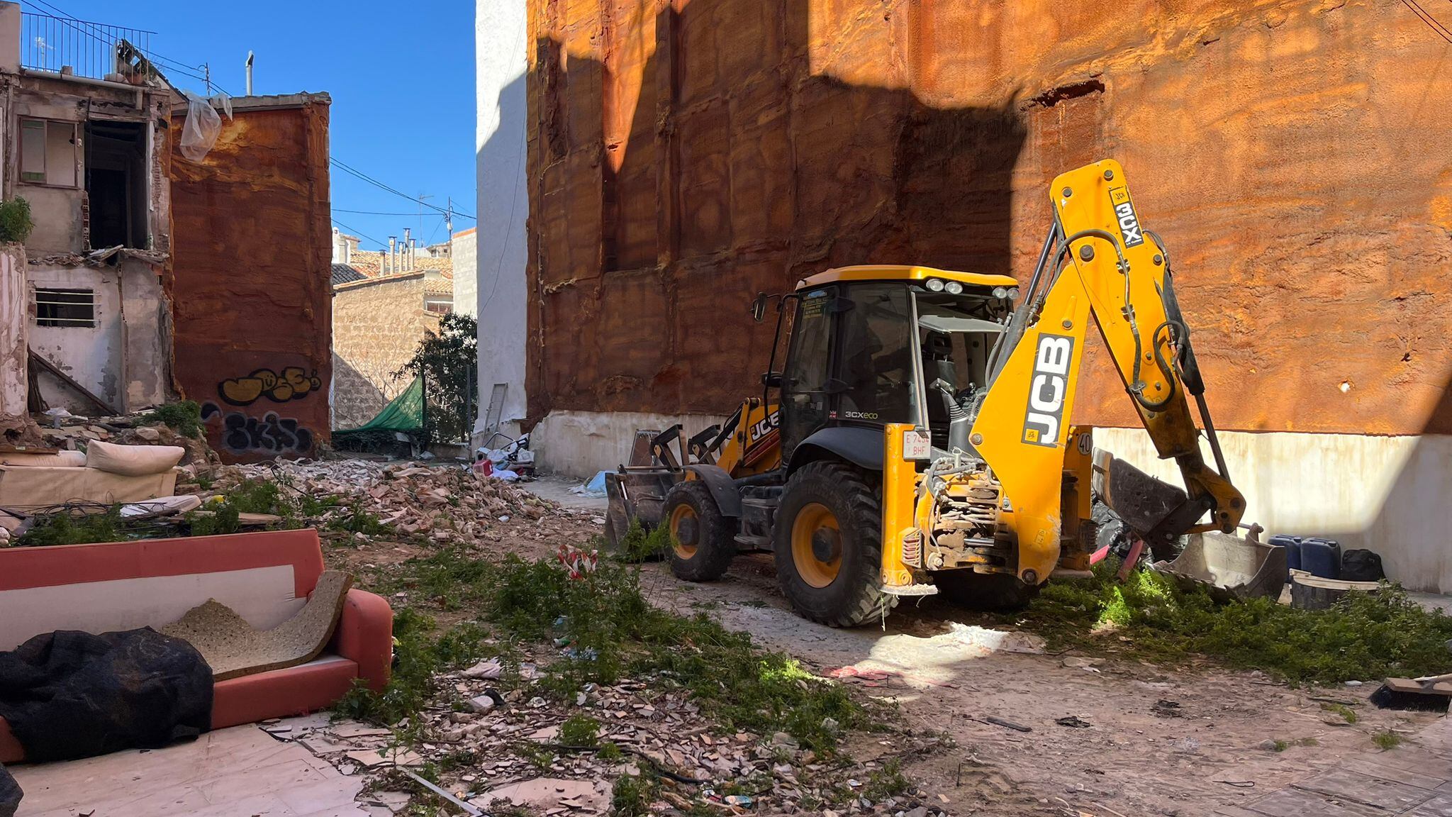 Trabajos previos del derribo del edificio de Sant Francesc 50