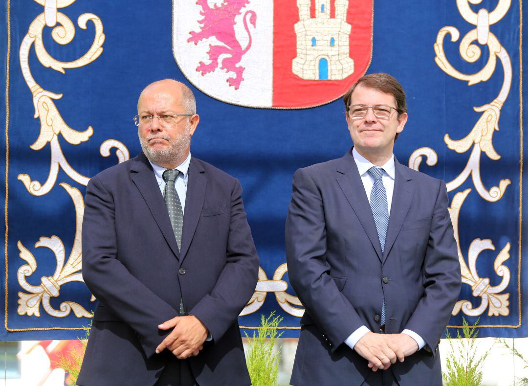 Igea junto a Mañueco durante la toma de posesión