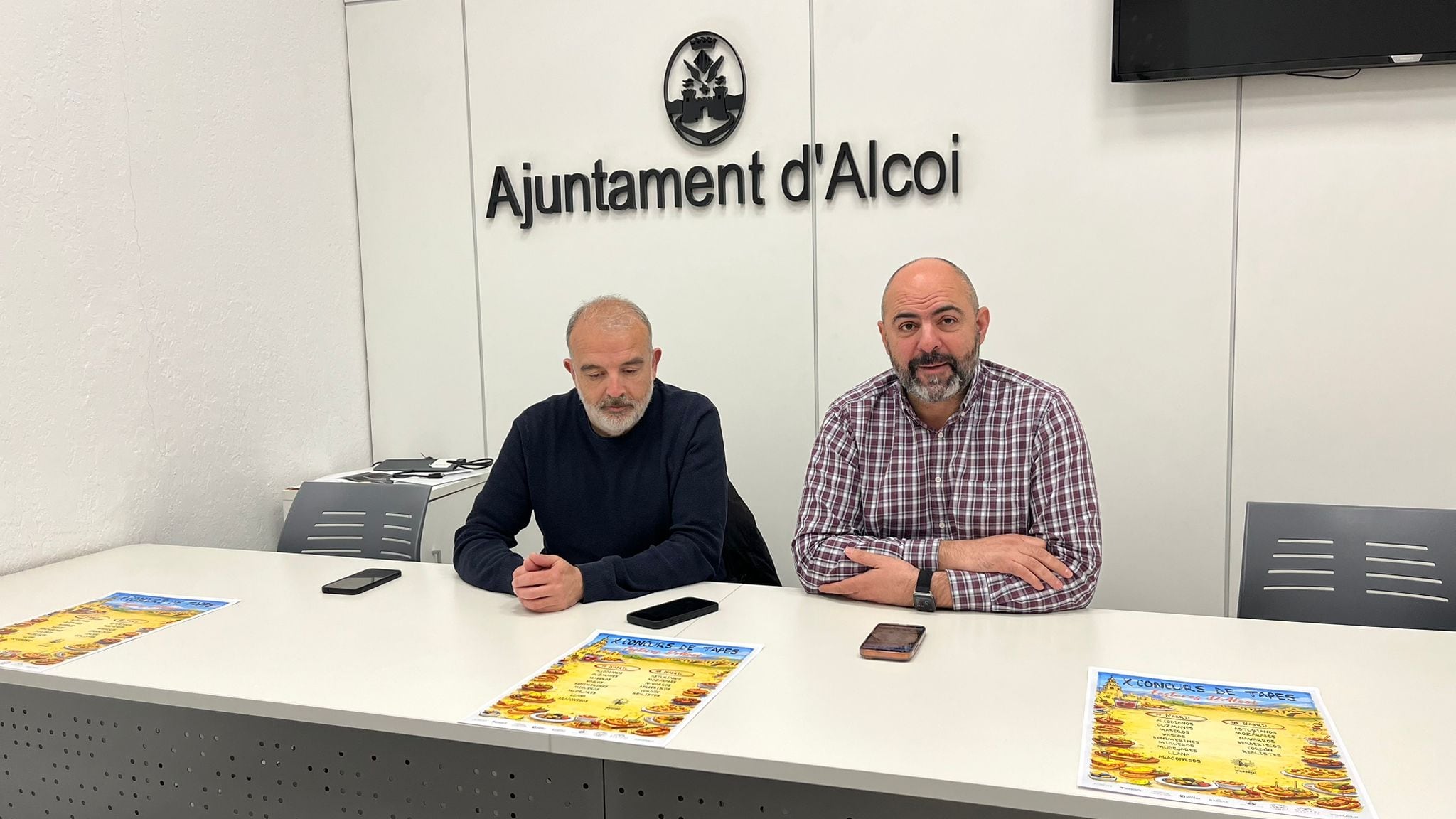 El concejal de Fiestas, Jordi Martínez, y el presidente de la Asociación Cultural Samarita, David Ponsoda, durante la presentación de esta cita