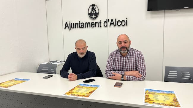 El concejal de Fiestas, Jordi Martínez, y el presidente de la Asociación Cultural Samarita, David Ponsoda, durante la presentación de esta cita