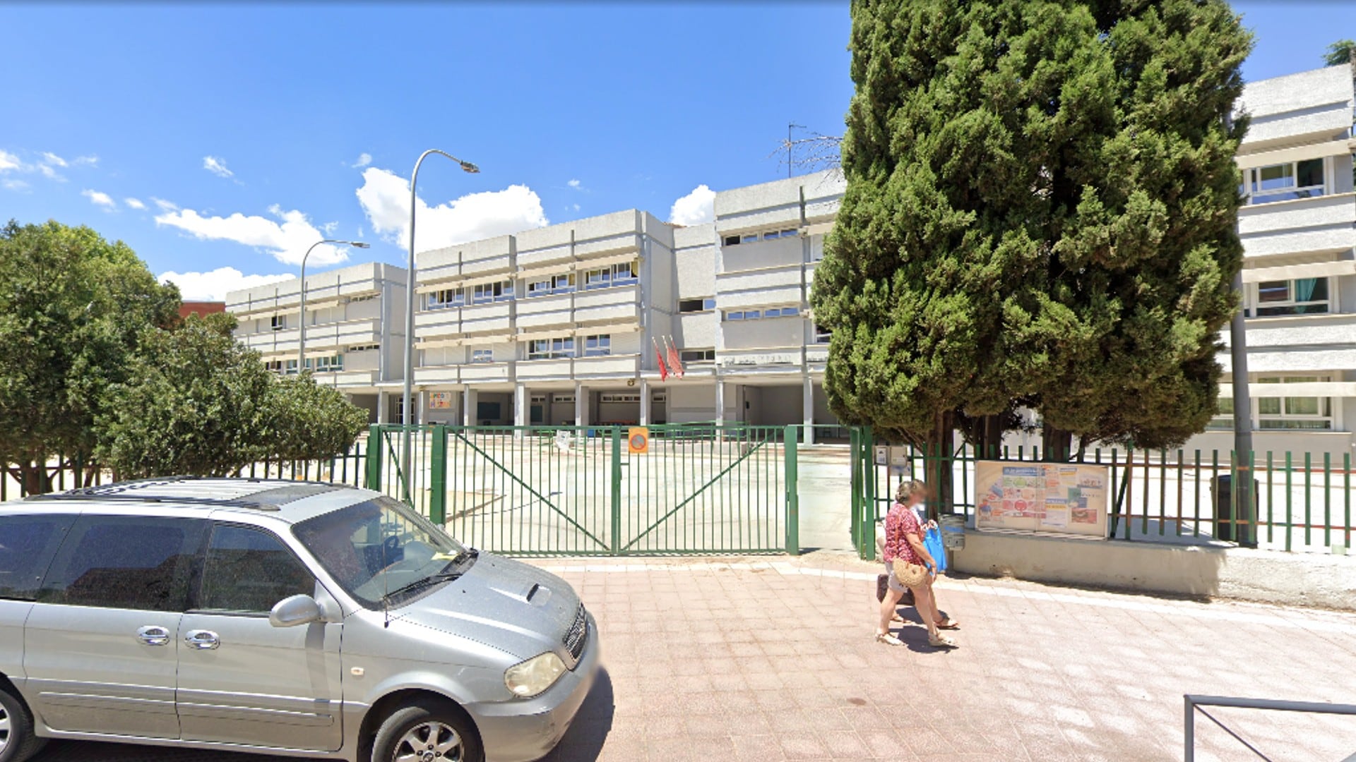 Exterior del colegio Seseña y Benavente de Getafe