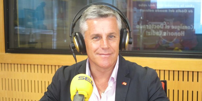 El candidato de Ciudadanos por Cádiz, Javier Cano, en los estudios de Radio Cádiz