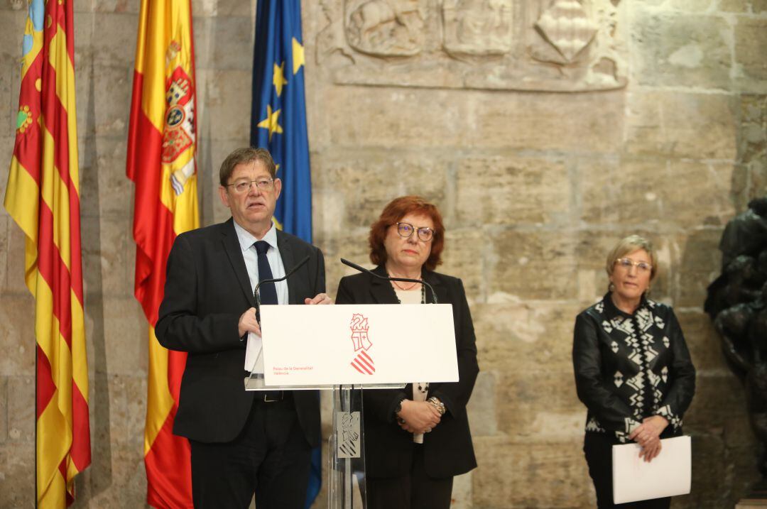 El president de la Generalitat, Ximo Puig, la delegada del Gobierno en la Comunitat Valenciana, Gloria Calero, y la consellera de Sanidad, Ana Barceló