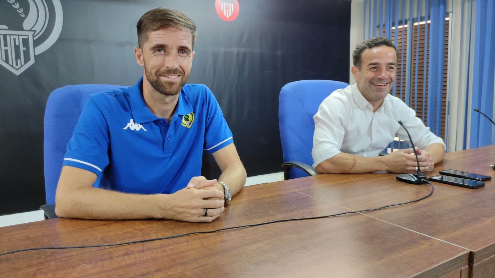 Michel Herrero, jugador del Hércules CF, junto a Paco Peña, director deportivo