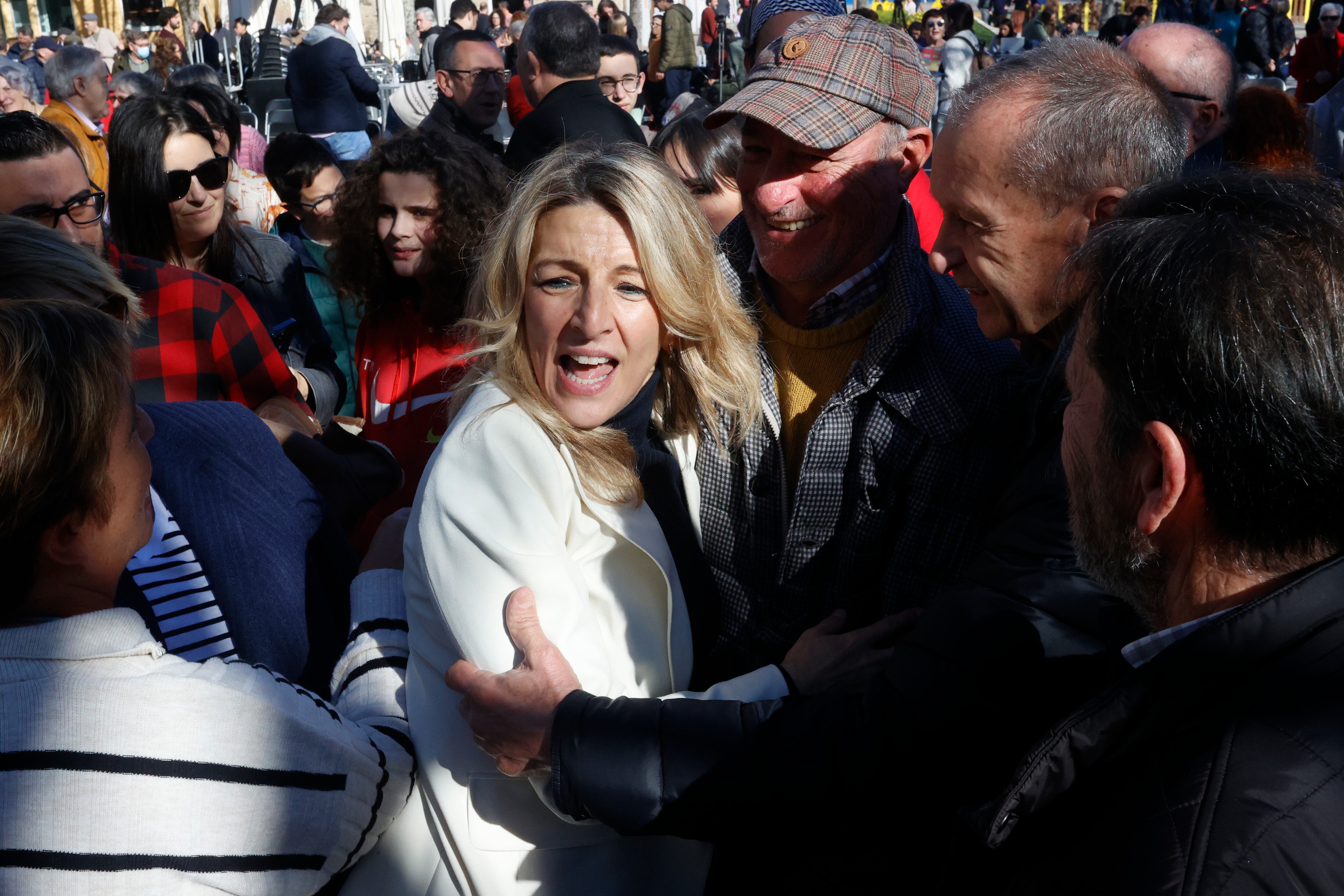 Yolanda Díaz, este sábado en un mitin en Ferrol con la candidata a la presidencia de la Xunta de Galicia Marta Lois, el portavoz de Sumar en el congreso Íñigo Errejón y el exalcalde de Ferrol Jorge Suarez.