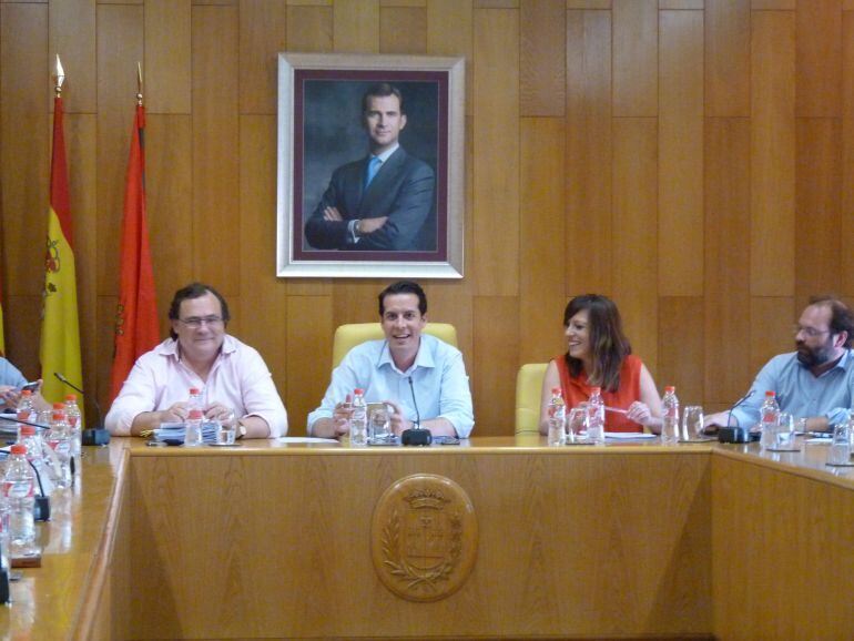 El alcalde, Rubén Alfaro, preside la sesión plenaria