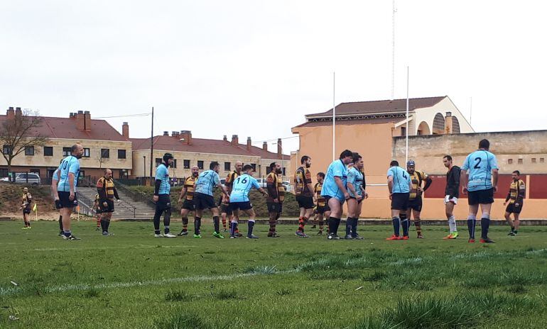 Los celestes durante un lance del partido ante el filial del Getafe.