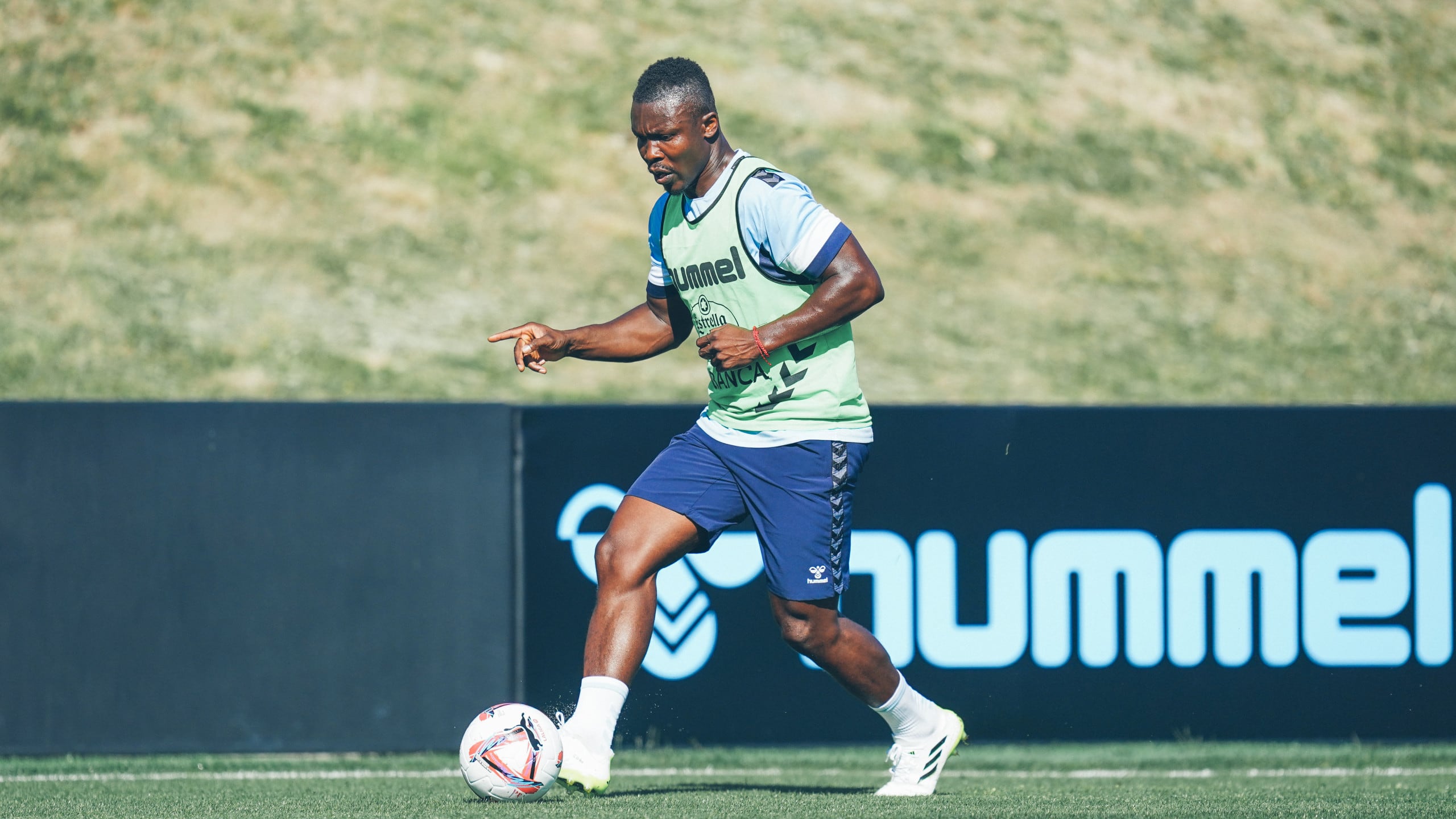 Joseph Aidoo durante un entrenamiento con el Celta