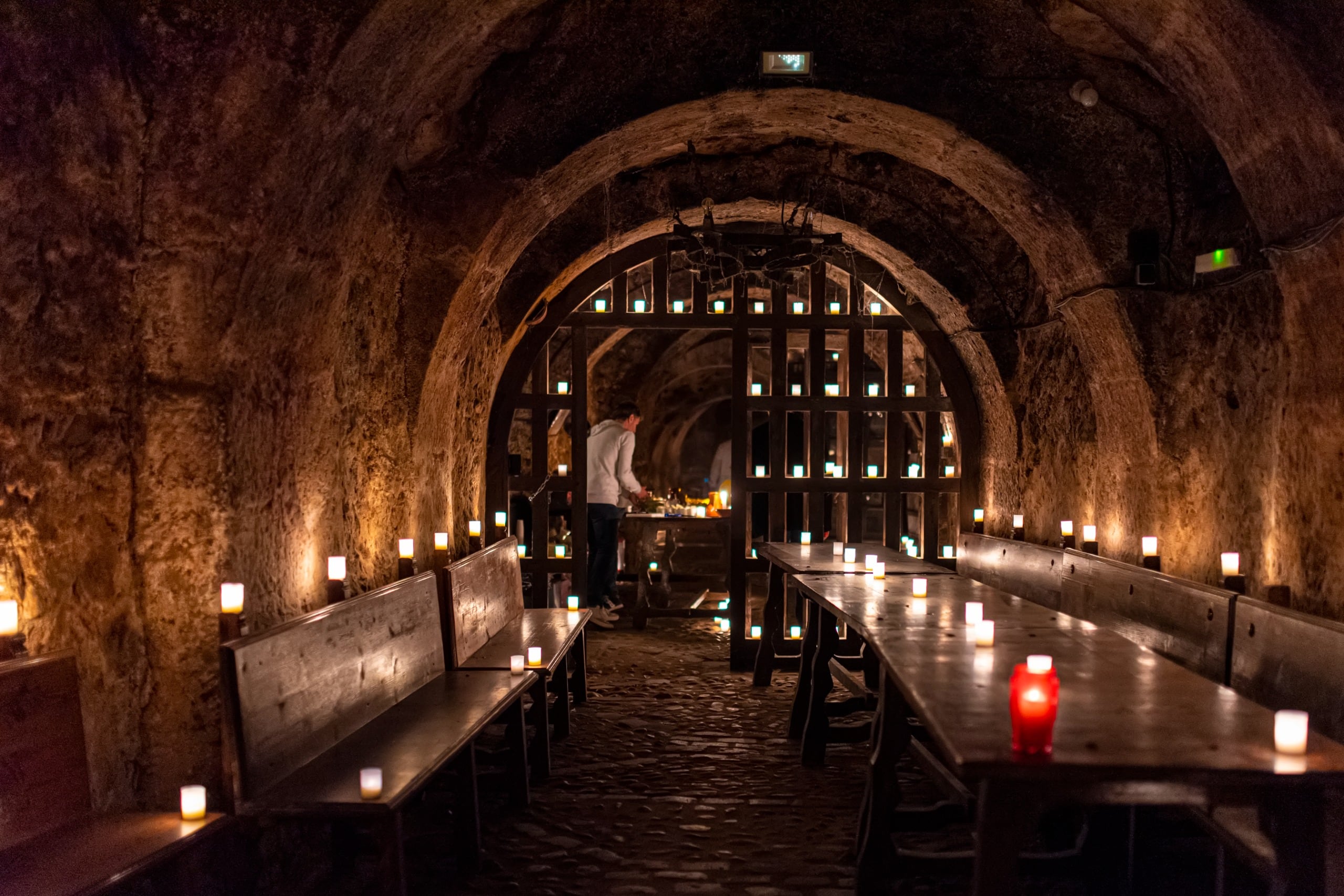 Bodega de la peña Tierra Aranda a la luz de las velas (2024)