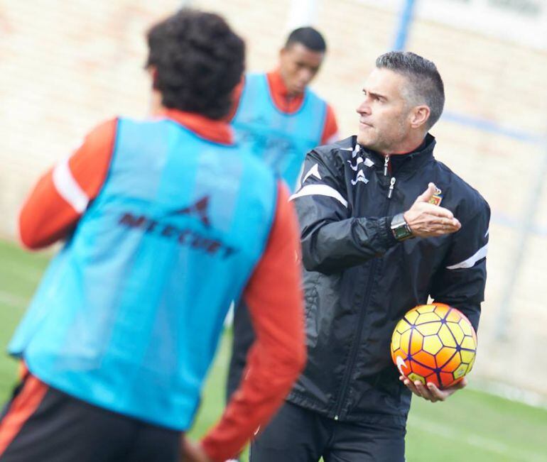 Lluis Carreras sigue preparando con intensidad su estreno en el banquillo de La Romareda