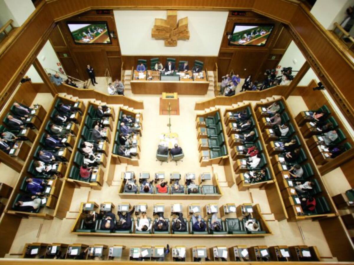 Rajoy anuncia que recurrirá la ley vasca de víctimas policiales