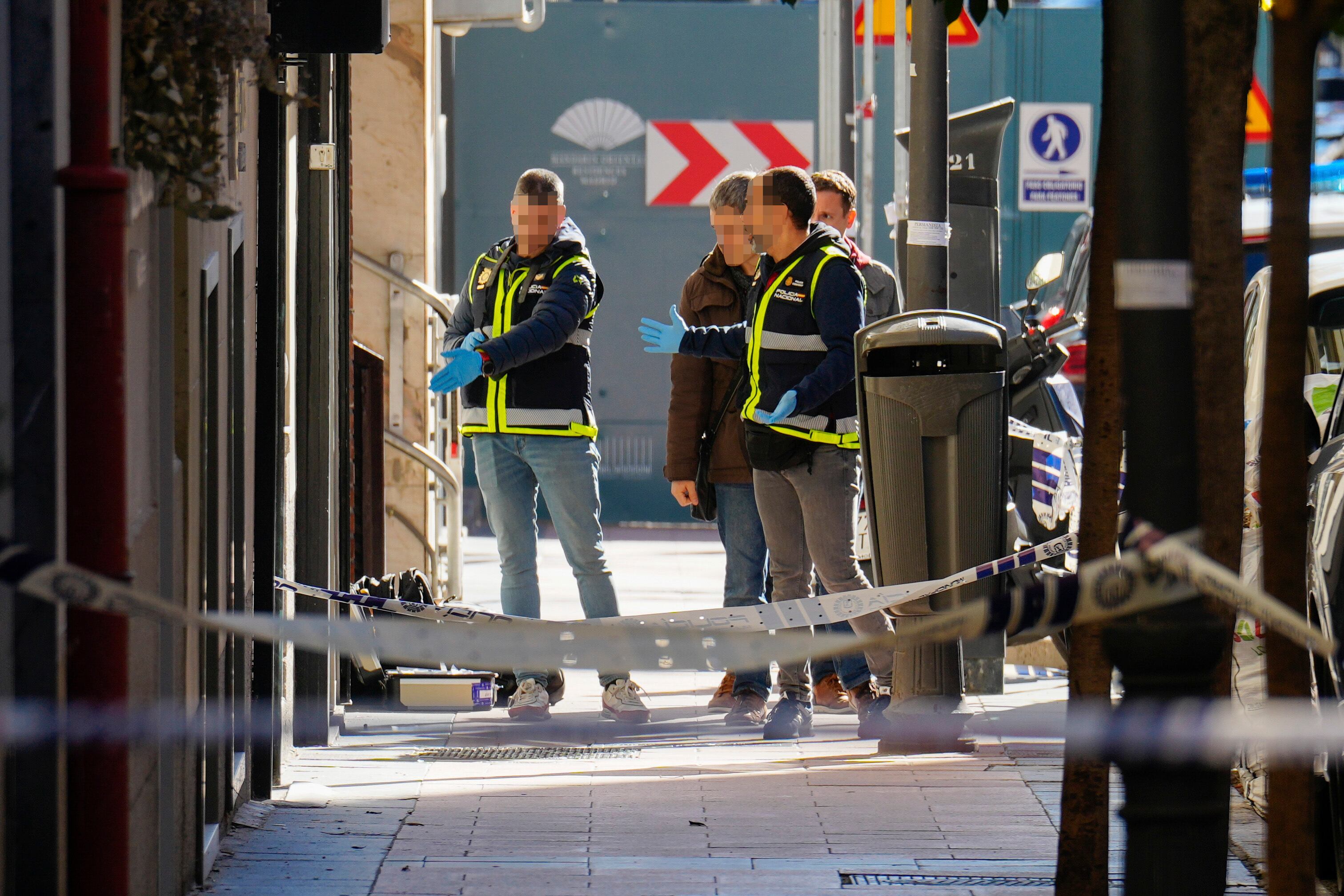 La Policía investiga en el lugar donde el político español Alejo Vidal-Quadras, que fue vicepresidente del Parlamento Europeo y presidente del conservador Partido Popular (PP) en Cataluña, ha recibido un disparo en la cara en la calle Núñez de Balboa de Madrid