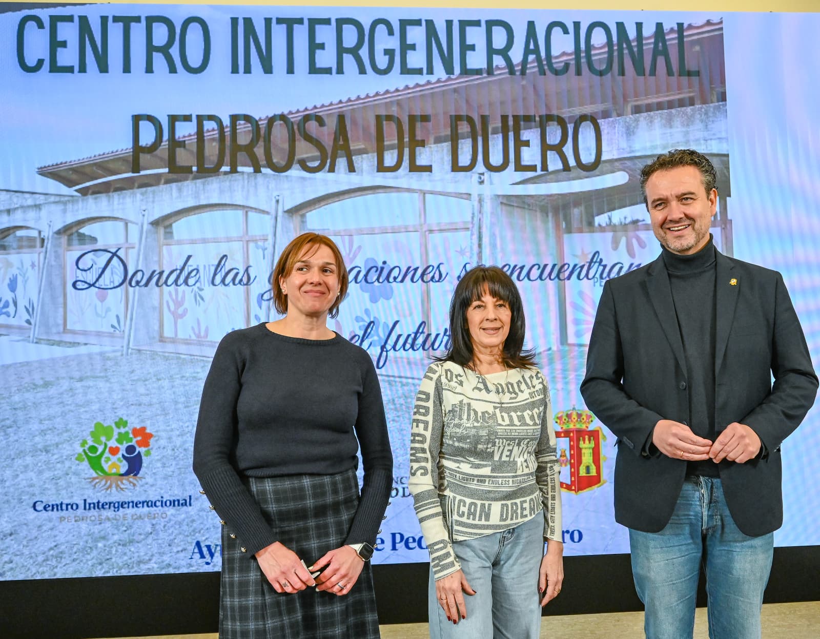 De izquierda a derecha, María Antonia González, alcaldesa de Pedrosa de Duero; Inmaculada Sierra, vicepresidenta de la Diputación de Burgos; y José Enrique García, director general del Centro Gabrielistas de Aranda-La Aguilera. / Foto: Diputación de Burgos