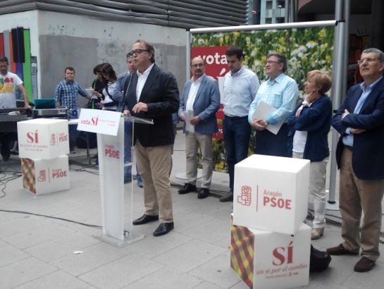 Carlos Pérez Anadón, durante el acto en el barrio de Delicias