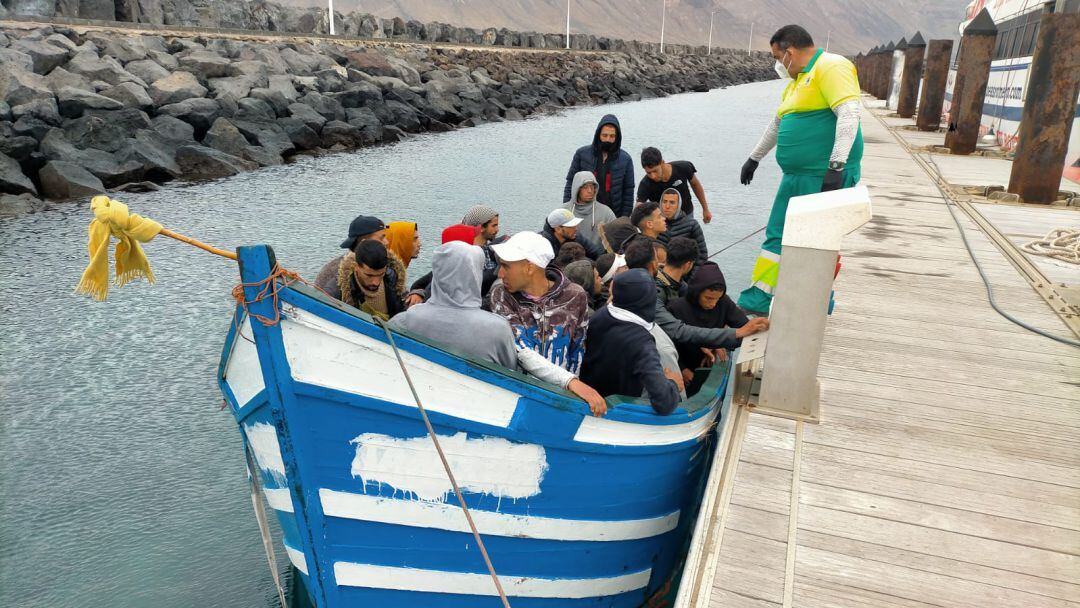 La patera que ha llegado este lunes 31 de mayo a La Graciosa con 34 personas a bordo.