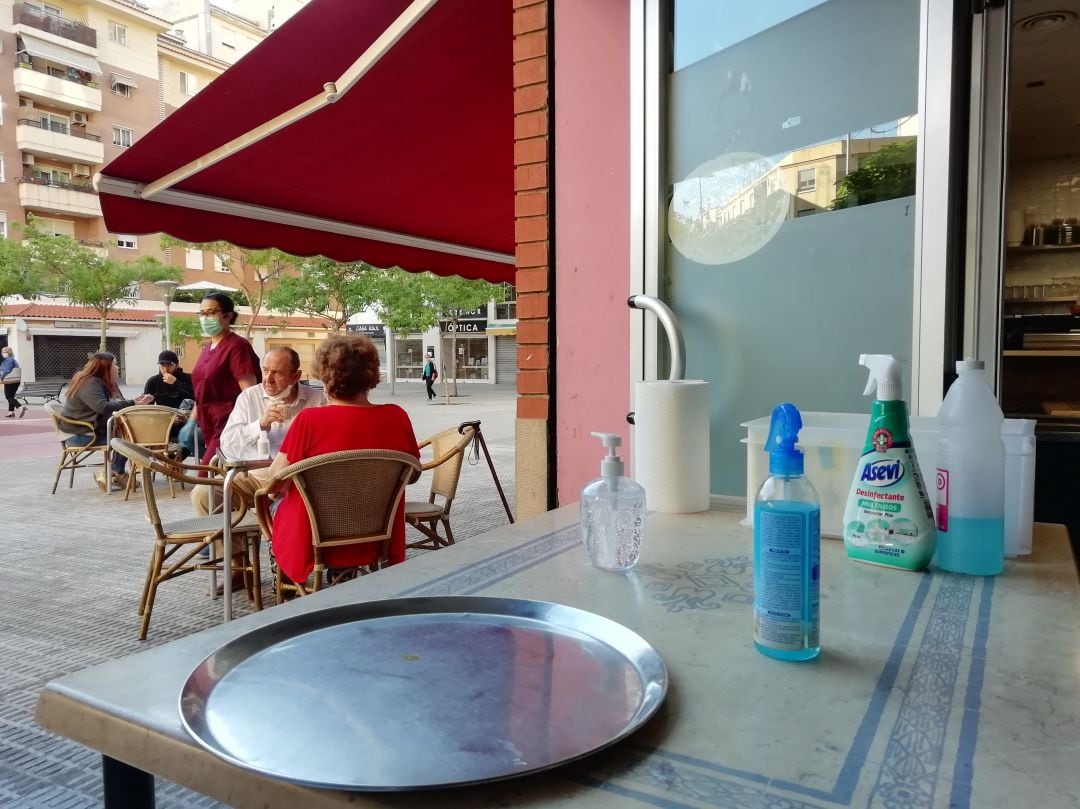 Una terraza de Castelló esta semana recuperando la actividad
