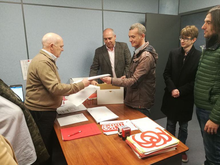 Entrega de avales por parte de la candidatura de Sánchez Quero 