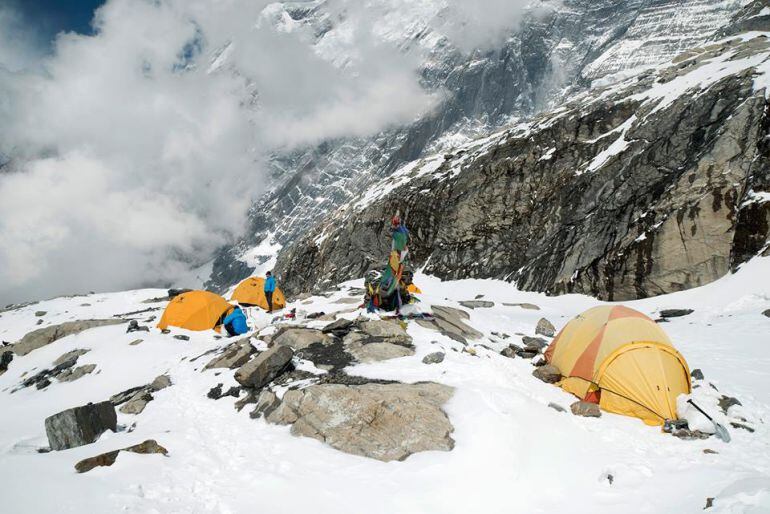 Carlos Soria y su equipo descansa ya en el Campo Base del Annapurna, a 5200 metros de altura