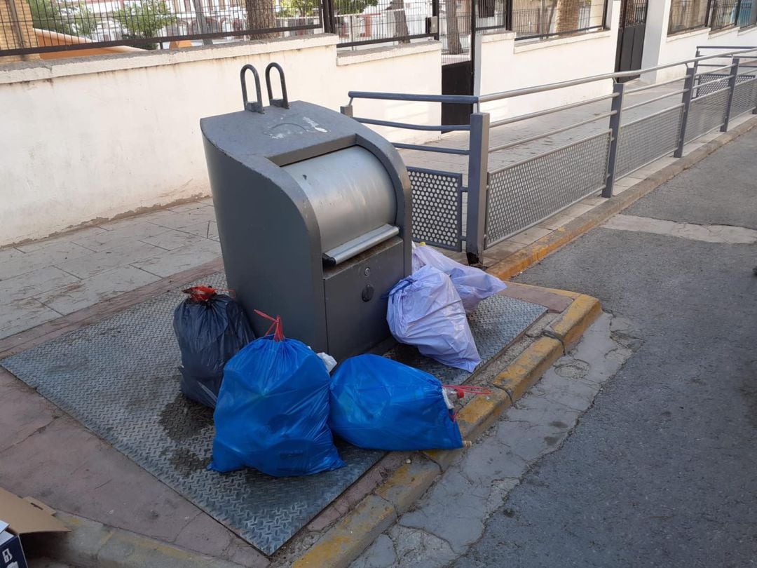 Imagen de los contenedores en la mañana del sábado