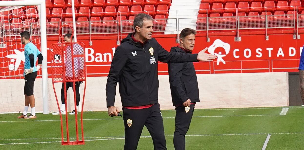 Garitano y Hernando preparando la visita al Metropolitano, donde ningún visitante ha puntuado.