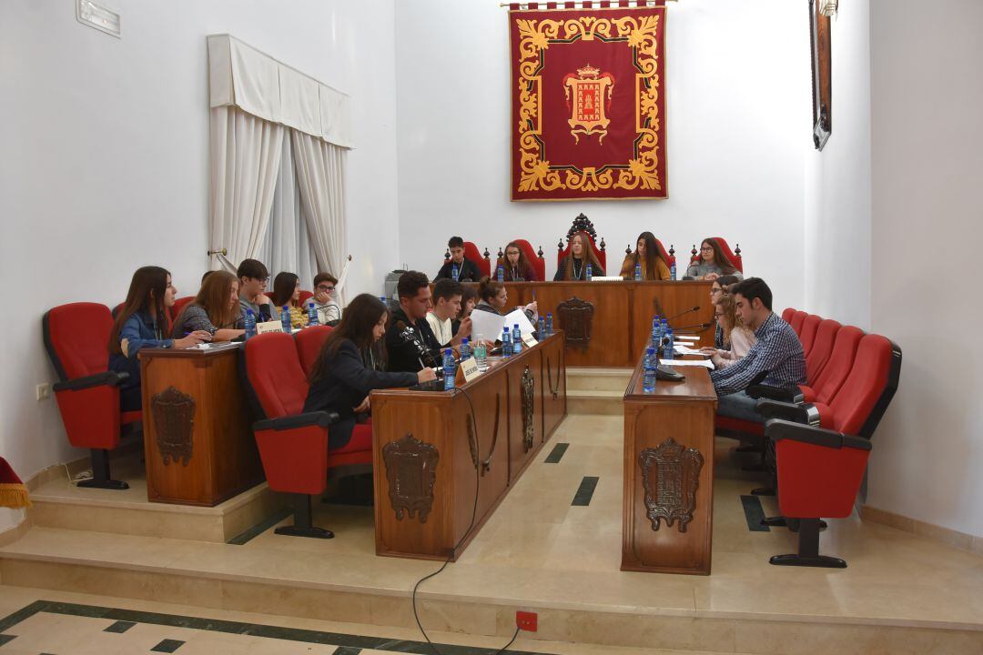 Pleno juvenil en el Ayuntamiento de Baza