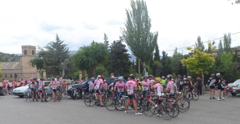 Participantes de una edición anterior de la Marcha Ciclista &#039;Sierra de las Villas&#039;.