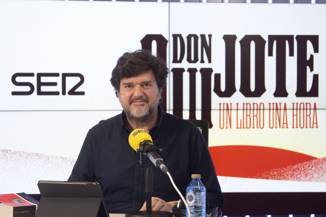 Antonio Martínez, en el estudio de la Cadena SER.