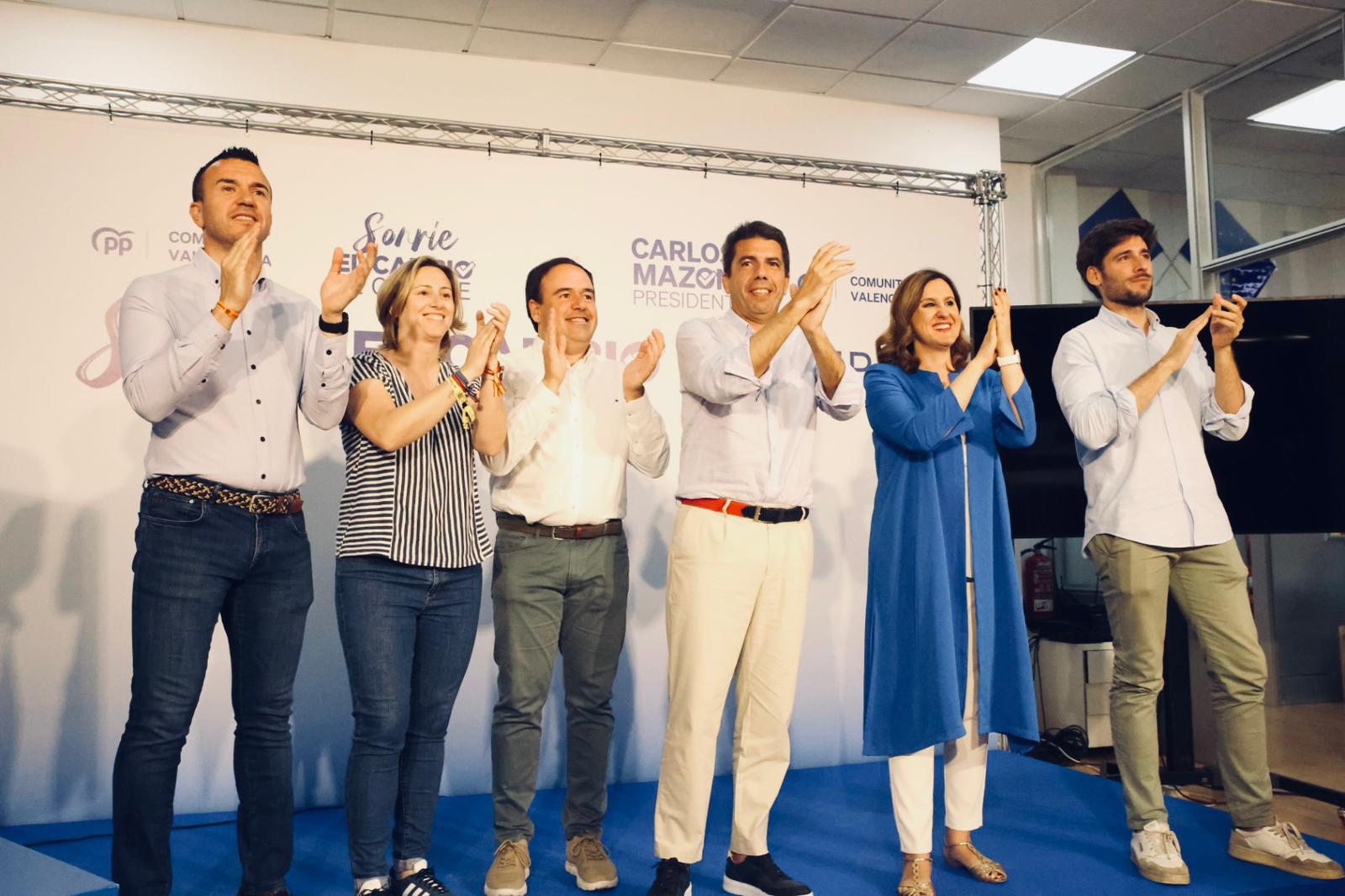 El president de la Generalitat, Carlos Mazón, la alcaldesa de València, María José Catalá, y otros cargos del PP han celebrado la victoria de este domingo en las elecciones europeas.