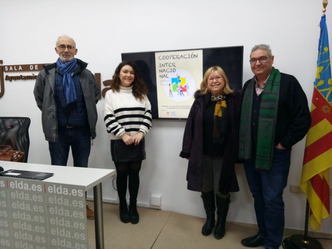 Anabel García, edil de Solidaridad del Ayto. de Elda, junto con los representantes de las ONG ganadoras de la subvención de proyectos de Cooperación Internacional.