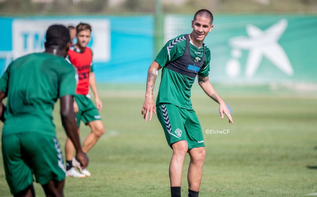 Danilo Ortiz en un entrenamiento con el Elche